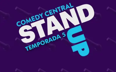 Logo Comedy Central Stand Up, sezon 5. Tło fioletowe z powtarzającymi się sylwetkami mikrofonów.
