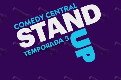 Logo Comedy Central Stand Up, sezon 5. Tło fioletowe z powtarzającymi się sylwetkami mikrofonów.