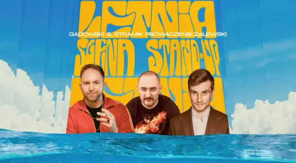 Trzech mężczyzn na tle nieba i wody. Bartosz Zalewski prowadzi letni stand-up z Gadowskim i Stramikiem.